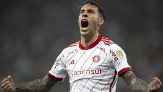Hugo Mallo vibrou muito com o gol marcado no Maracanã