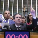 Deputados batem boca por denúncia contra Bolsonaro e Hugo Motta dá bronca: 'Aqui não é o jardim da infância'