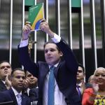 Hugo Motta critica presidencialismo, exalta Parlamento e cita Ulysses Guimarães: 'Ainda estamos aqui'