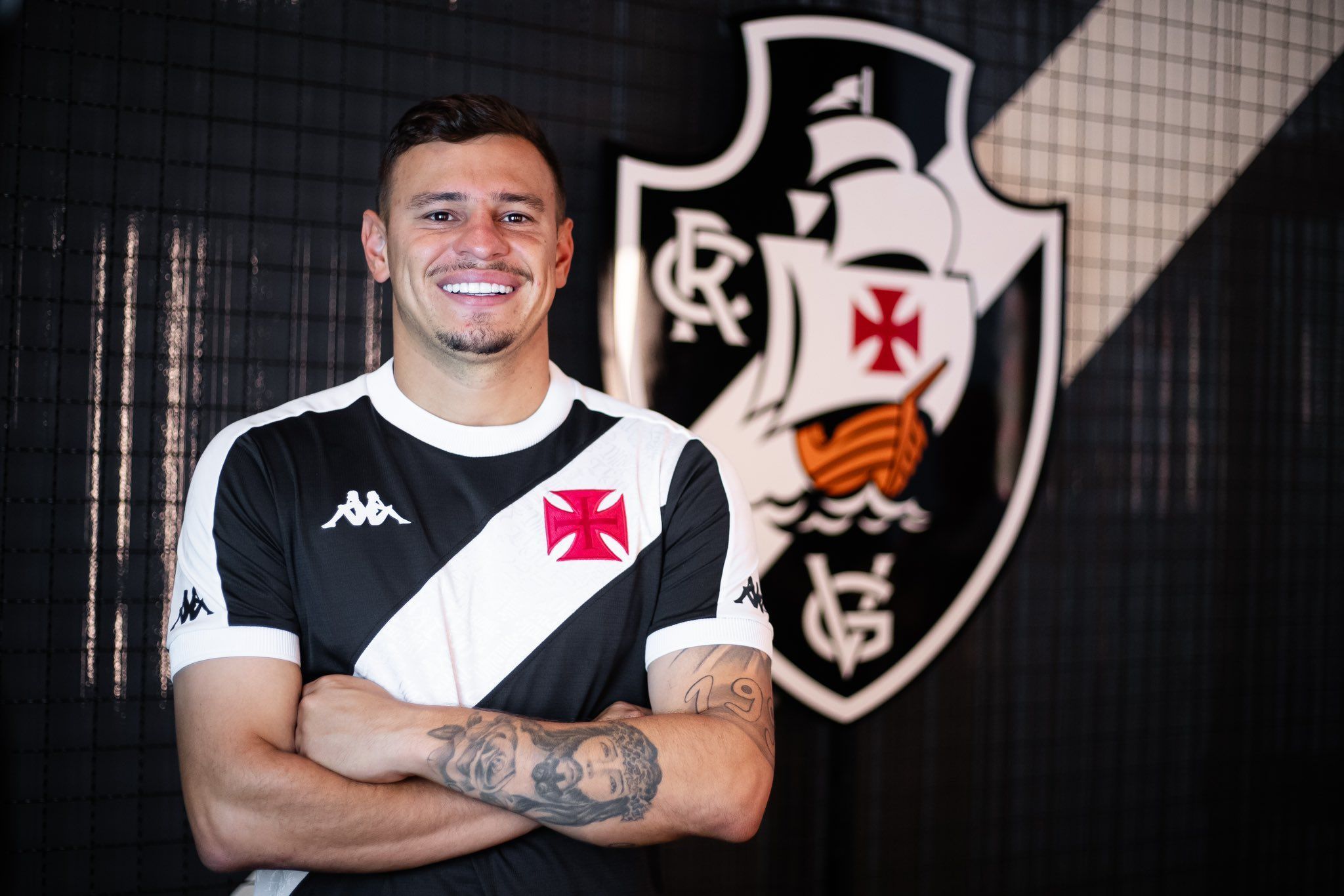 Hugo Moura é regularizado e será relacionado no Vasco pelo Brasileiro