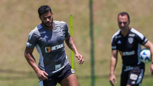 Hulk, atacante do Atlético, em treino na Cidade do Galo
