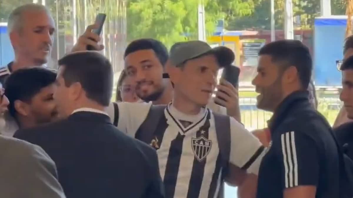 Atlético é recepcionado por torcedores no Paraguai; veja imagens exclusivas