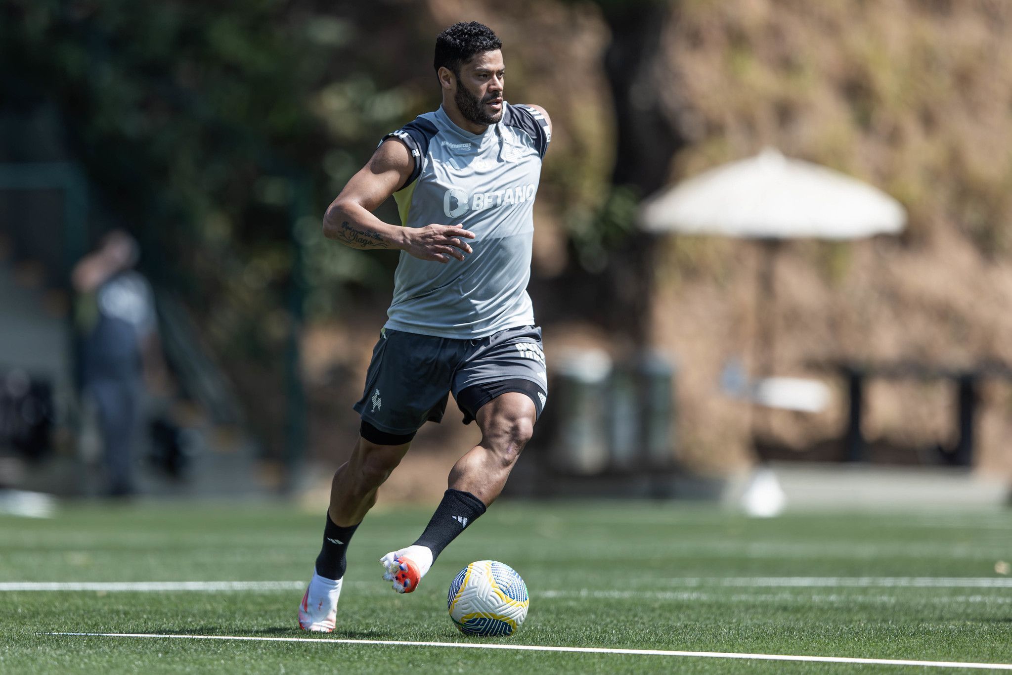 Hulk é liberado pelo DM do Atlético e vira opção para jogo contra o São Paulo