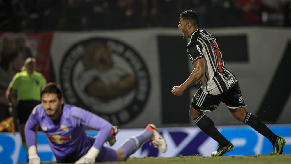 Atlético vence o Bragantino fora de casa e se recupera no Brasileirão