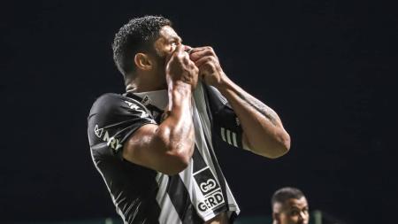 Hulk chegou a quatro gols em quatro jogos diante do Cruzeiro