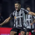 Hulk comemora vitória do Atlético e desabafa: 'Pressão foi muito grande'