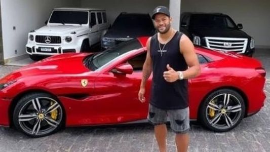 Hulk coleciona carros de luxo