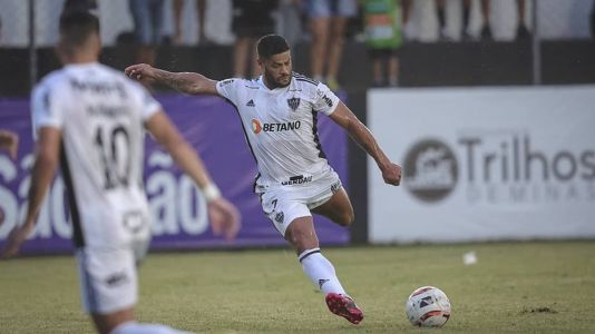 Hulk começou no banco e foi acionado no segundo tempo do jogo