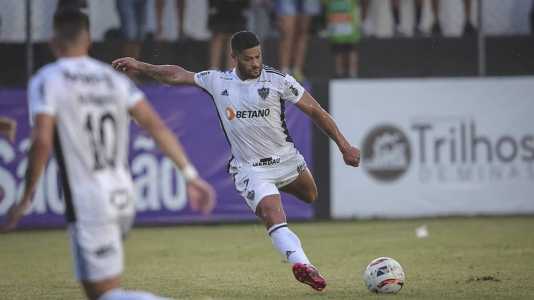 Hulk começou no banco e foi acionado no segundo tempo do jogo