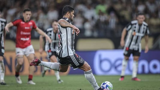 Hulk converteu a penalidade e concretizou a virada do Atlético sobre o Brasil
