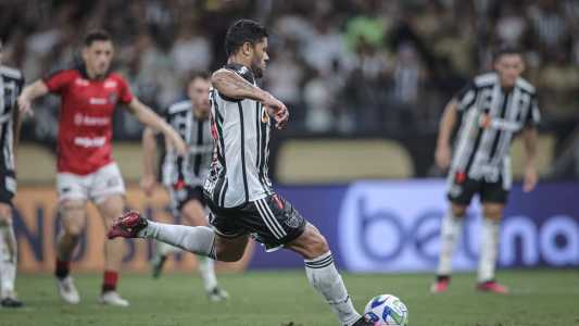 Hulk converteu a penalidade e concretizou a virada do Atlético sobre o Brasil
