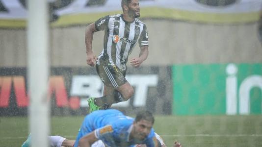 Hulk deu a vitória ao Galo neste domingo (29)
