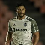 Associação de árbitros se posiciona contra Hulk, do Atlético: 'Abominável prática'