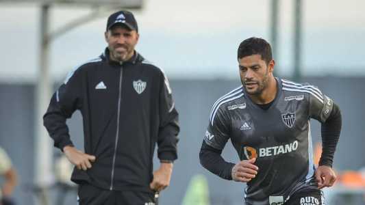 Hulk e Coudet em treinamento na Cidade do Galo