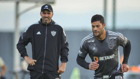 Hulk e Coudet em treinamento na Cidade do Galo