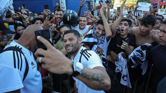 Hulk é idolatrado pela torcida do Atlético