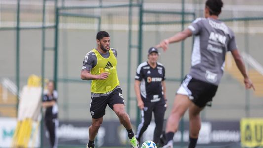 Hulk e Mauricio Lemos durante atividade na Cidade do Galo