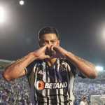 Hulk elogia Everson após vitória do Atlético no clássico: 'Um dos melhores do Brasil'