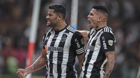 Hulk e Paulinho marcaram os dois primeiros gol atleticanos na partida