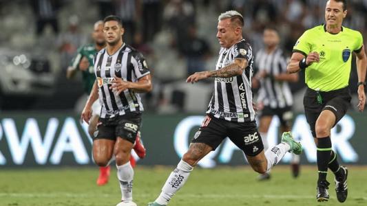 Hulk e Vargas disputaram as duas últimas Libertadores pelo Atético