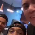 Atlético: Felipe Araújo faz visita e canta ao lado de Hulk, Edenilson e Patrick