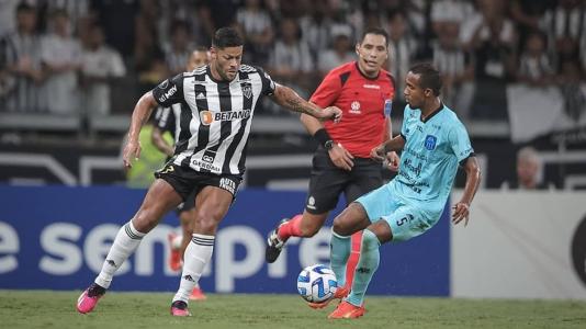 Hulk em ação durante o duelo com o Carabobo, na segunda fase da Copa Libertadores