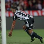 Atlético derrota Inter de Coudet e cola no G4 do Brasileirão