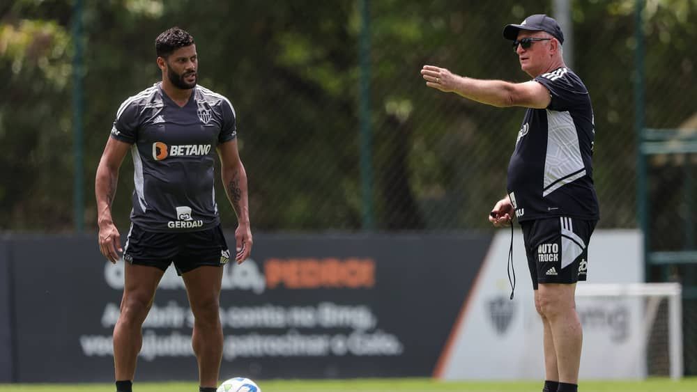Atlético e Grêmio fazem confronto direto pelo G4 do Brasileirão