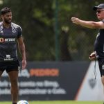 Atlético e Grêmio fazem confronto direto pelo G4 do Brasileirão