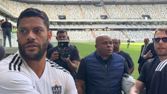 Hulk esteve ao lado de Ronaldinho Gaúcho e outros ídolos do Atlético, na Arena MRV