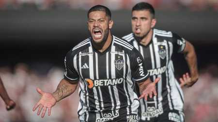 Hulk fez belo gol de falta na vitória sobre o São Paulo