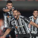 Hulk chega ao oitavo gol de falta com a camisa do Atlético