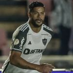 Árbitro do clássico relata em súmula ofensas de Hulk, do Atlético; veja