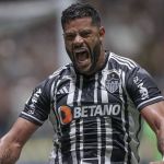Hulk marca em vitória do Atlético e chega a 400 gols na carreira