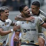 Hulk se torna 22° maior artilheiro da história do Atlético