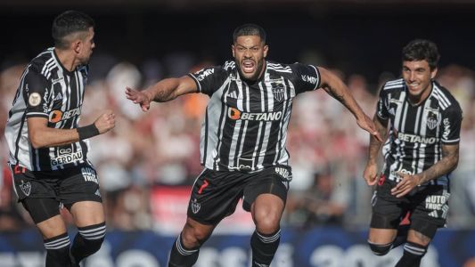 Hulk fez o primeiro gol do Atlético na vitória sobre o São Paulo, em pleno Morumbi