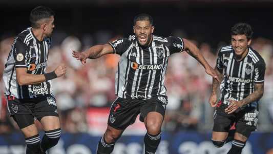 Hulk fez o primeiro gol do Atlético na vitória sobre o São Paulo, em pleno Morumbi