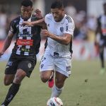 Cicinho, ex-Atlético, critica postura de Hulk em campo: 'Chiliquento'