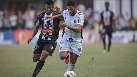 Hulk foi criticado pelo ex-jogador Cicinho em programa do SBT