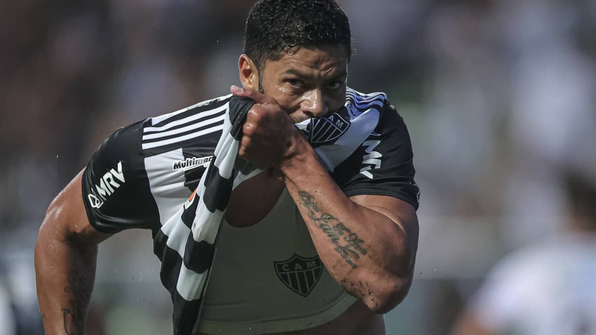 ‘Um ídolo sem se utilizar dessa condição’, afirma Rodrigo Caetano sobre Hulk no Atlético