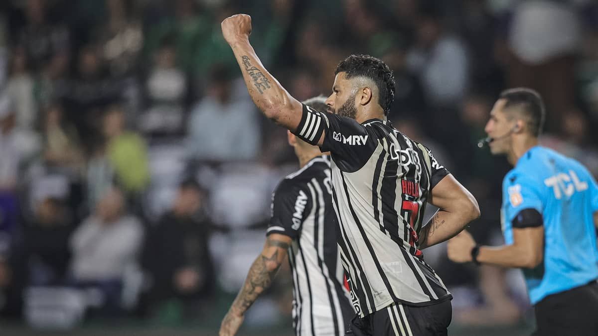 Hulk marca no fim, e Atlético vence o Coritiba de virada pelo Brasileirão