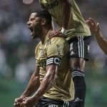 Com show de Hulk, Atlético vence Democrata-SL com autoridade antes do clássico