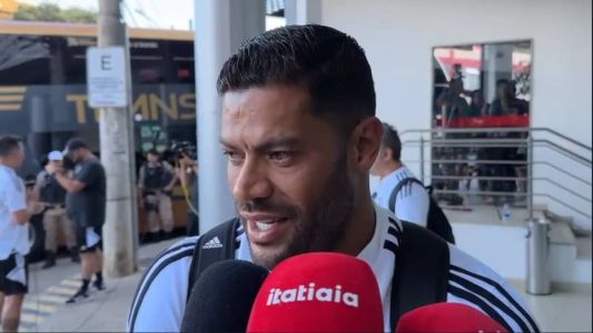 Hulk foi o mais procurado pela torcida na chegada do Atlético a Valadares