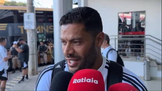 Hulk foi o mais procurado pela torcida na chegada do Atlético a Valadares