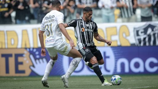 Hulk foi responsável pelas assistências dos dois gols da vitória do Atlético sobre o Santos na Arena MRV