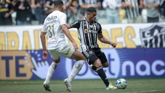 Hulk foi responsável pelas assistências dos dois gols da vitória do Atlético sobre o Santos na Arena MRV