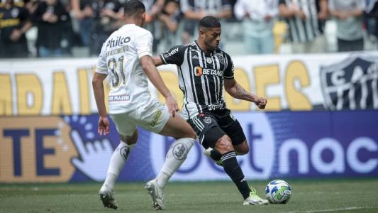 Hulk foi responsável pelas assistências dos dois gols da vitória do Atlético sobre o Santos na Arena MRV