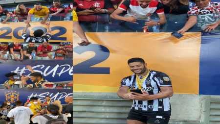 Hulk foi tietado por torcedores do Flamengo após a decisão da Supercopa do Brasil
