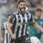 Atlético vence Caldense com dois gols de Hulk e pênalti defendido por Everson