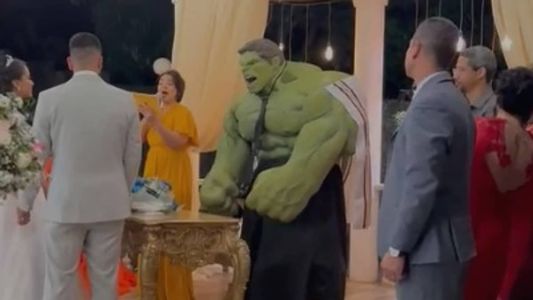 Hulk gigante fez parte da cerimônia em Brasília